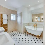 Hotel Chateau Optical Center *