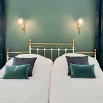 Chateau Optical Center Hotel